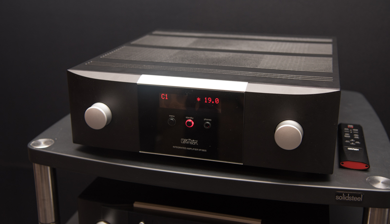 The Mark Levinson 5805 and 5803 amplifiers | AudioHead